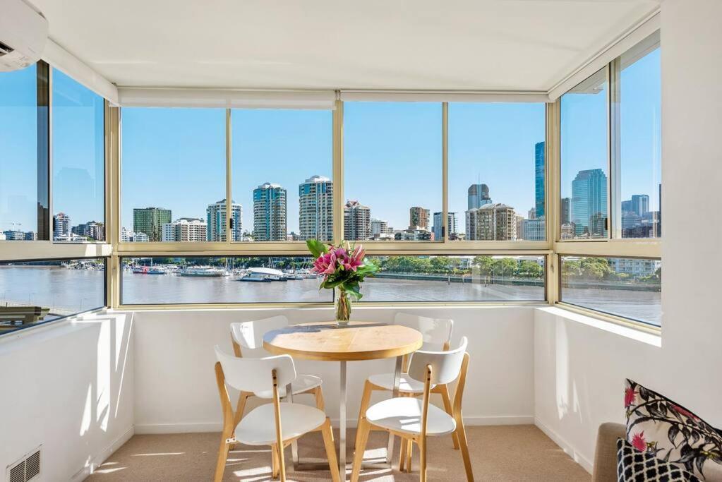 Fab! ~ Skyline City, Water + Story Bridge Views Apartment Brisbane Exterior photo